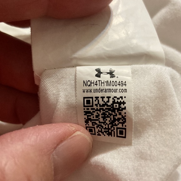 Medium loose fit (used) short sleeve under Armour t shirt - Picture 7 of 8